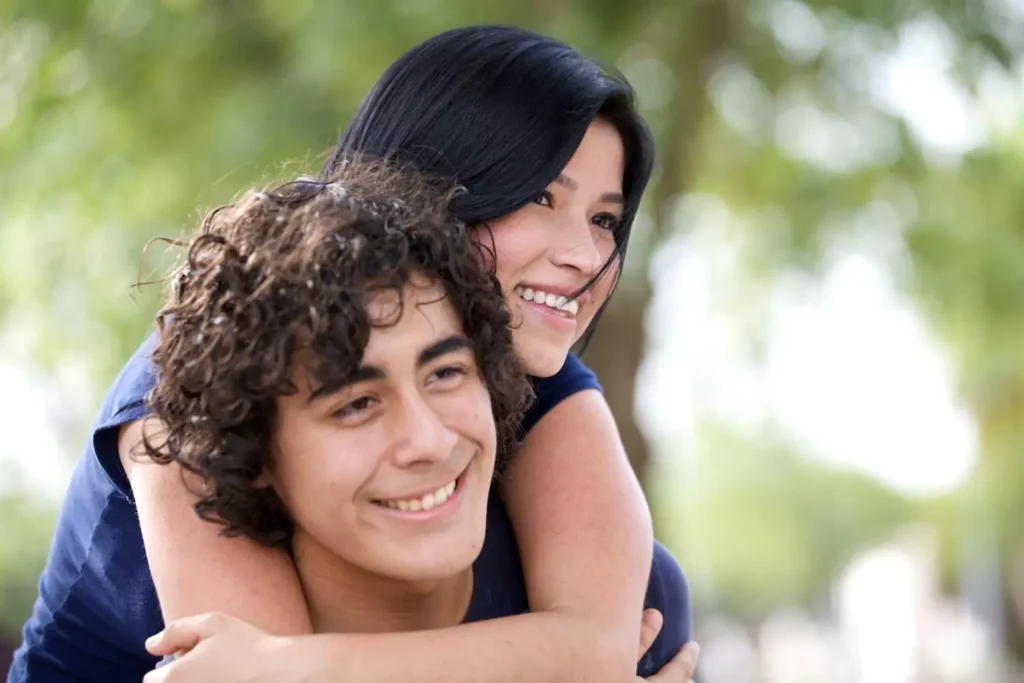 a guy giving his friendgirl a piggyback ride